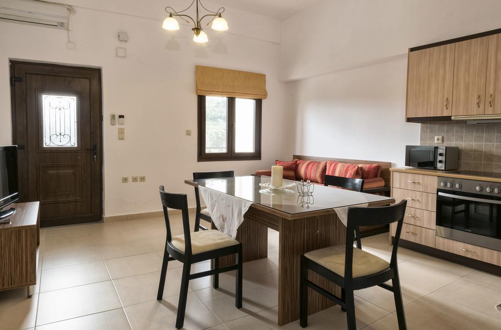 Villa Laga With Pool, 300M To Taverns, Childrens Area, Bbq! Kirianna المظهر الخارجي الصورة