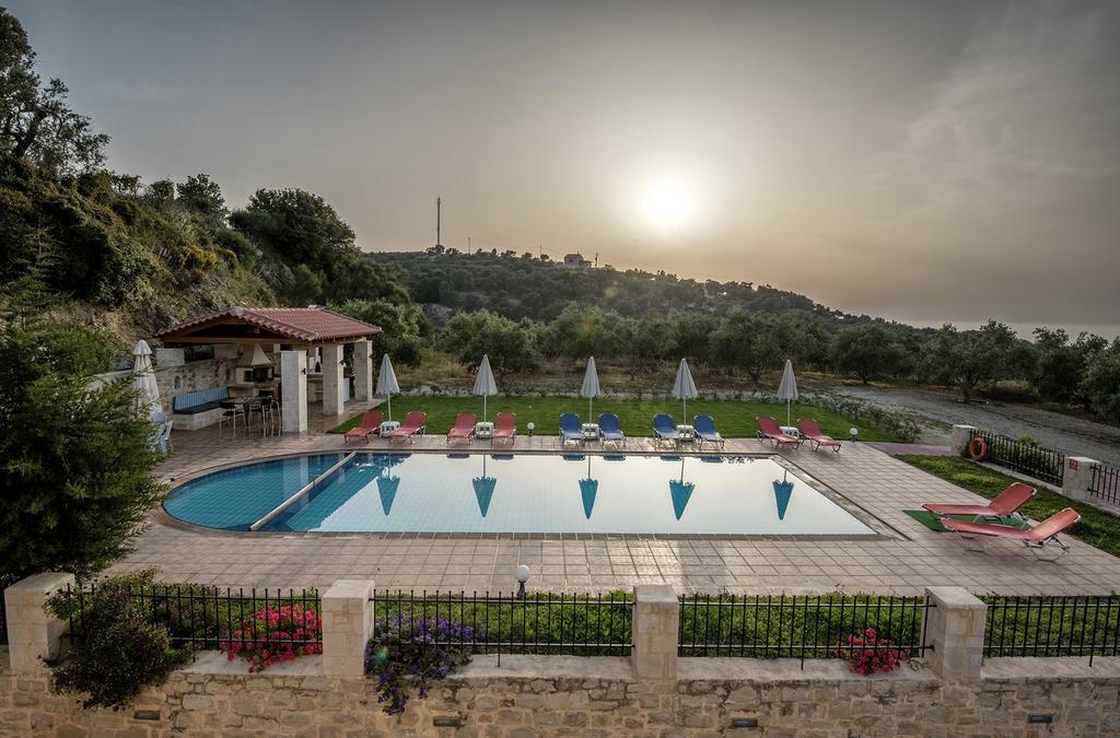 Villa Laga With Pool, 300M To Taverns, Childrens Area, Bbq! Kirianna المظهر الخارجي الصورة