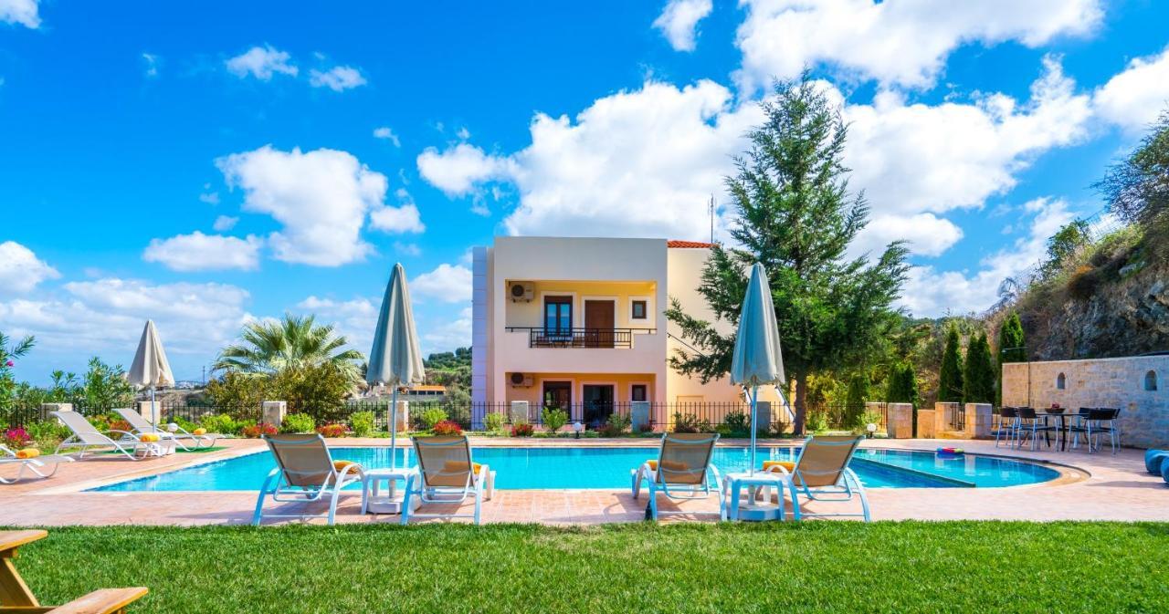 Villa Laga With Pool, 300M To Taverns, Childrens Area, Bbq! Kirianna المظهر الخارجي الصورة